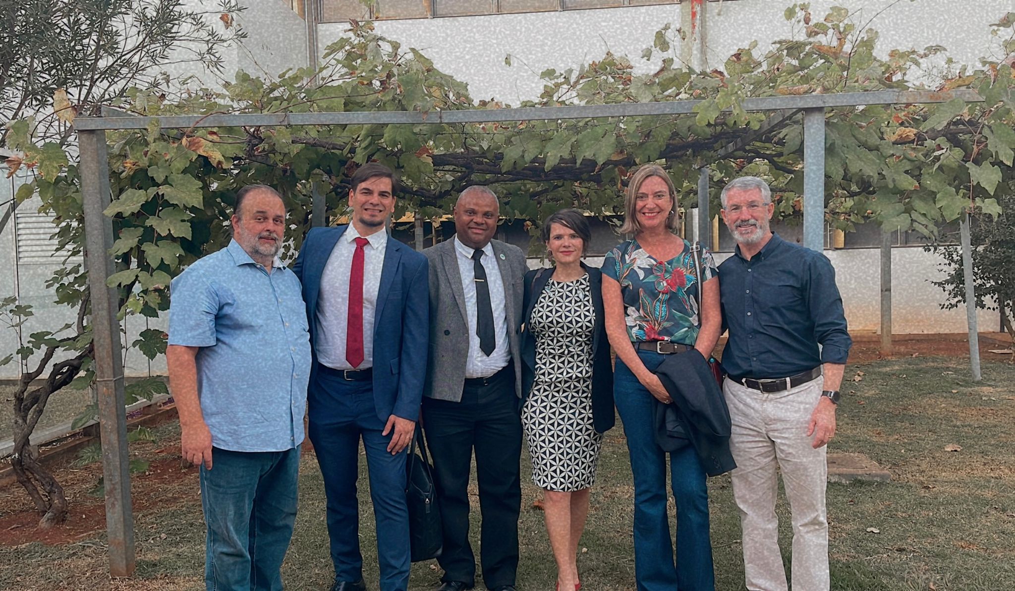 Participantes da inauguração reunidos no Arquivo Central